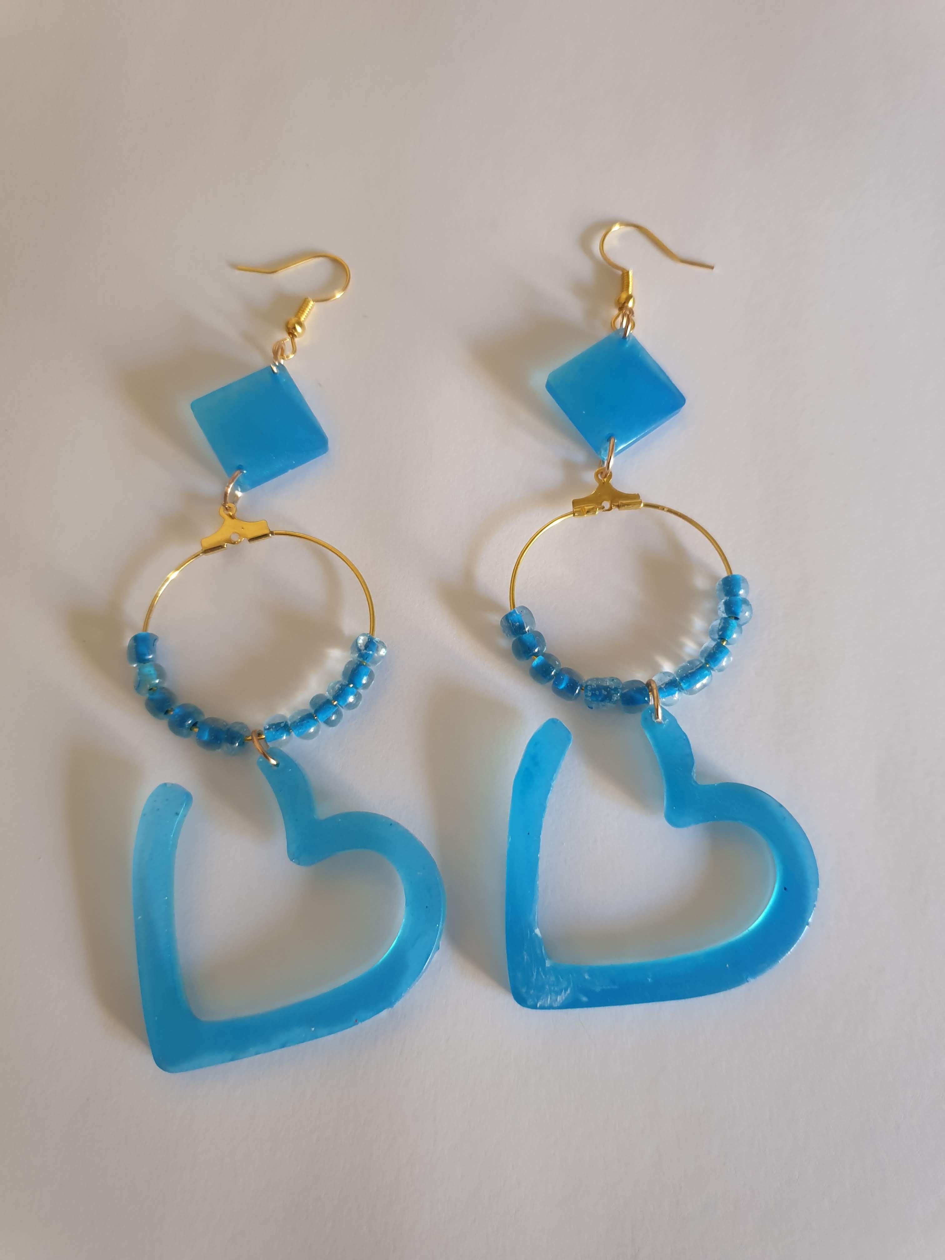 Boucles d'Oreilles Cœur Résine Époxy Bleu Clair - Métal Plaqué Or - Fait Main