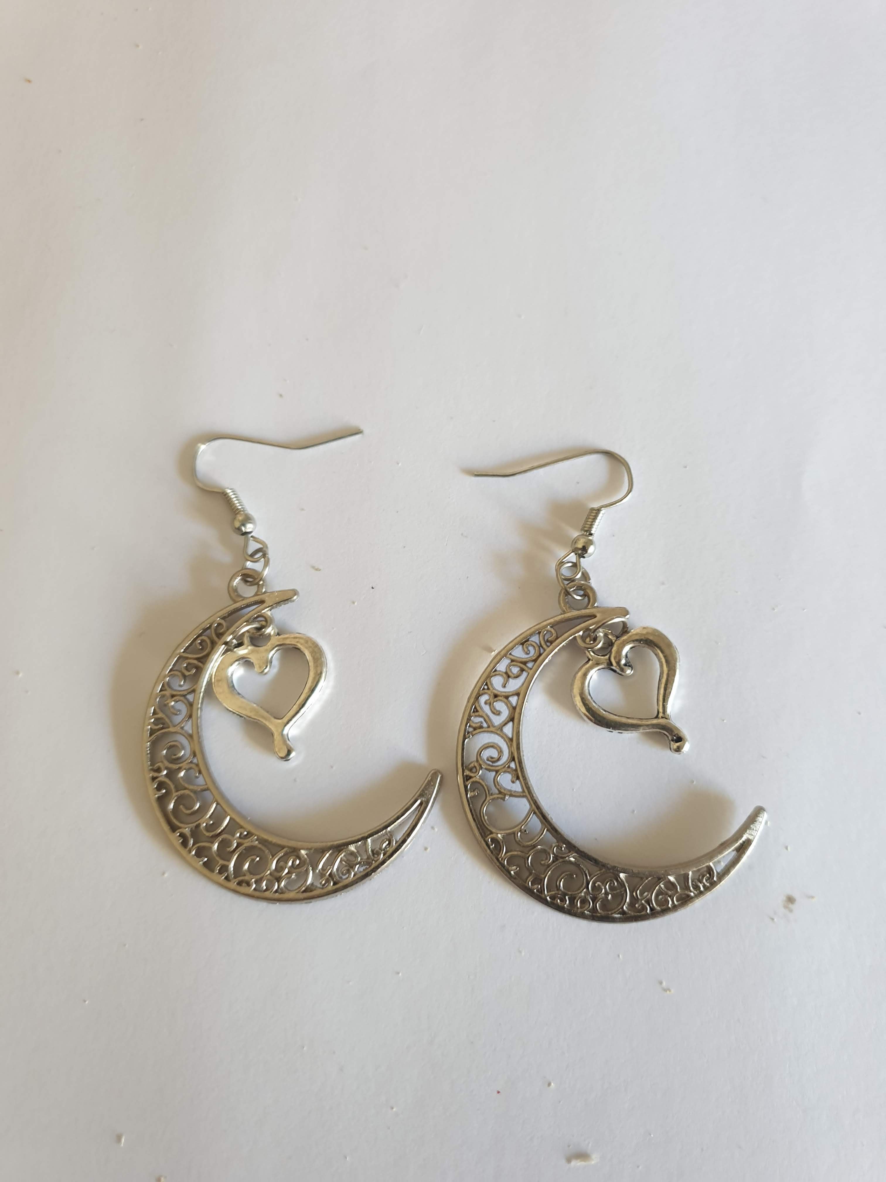 Boucles d'oreilles lune et cœur argentées