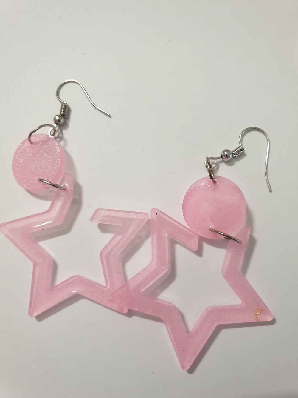 Boucles d'Oreilles Créoles Dorées avec Perles Roses - Fait Main