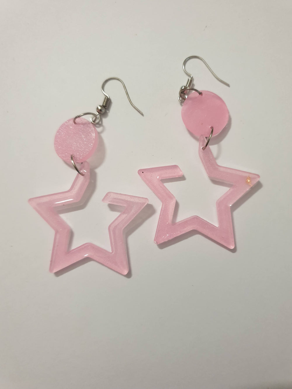 Boucles d'oreilles étoiles roses en résine
