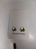Boucles d'oreilles clous cœur en résine époxy blanc transparent — Pièce unique fait main
