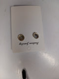 Boucles d'oreilles clous losange en résine époxy transparent avec feuille d'or — Pièce unique fait main