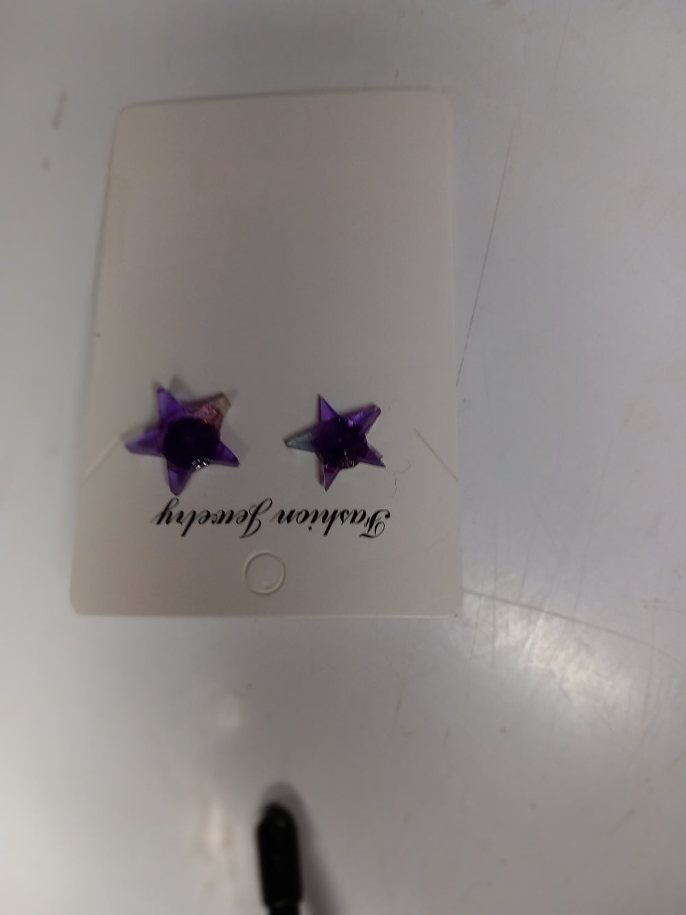 Boucles d'oreilles clous étoiles en résine époxy violet transparent — Pièce unique fait main