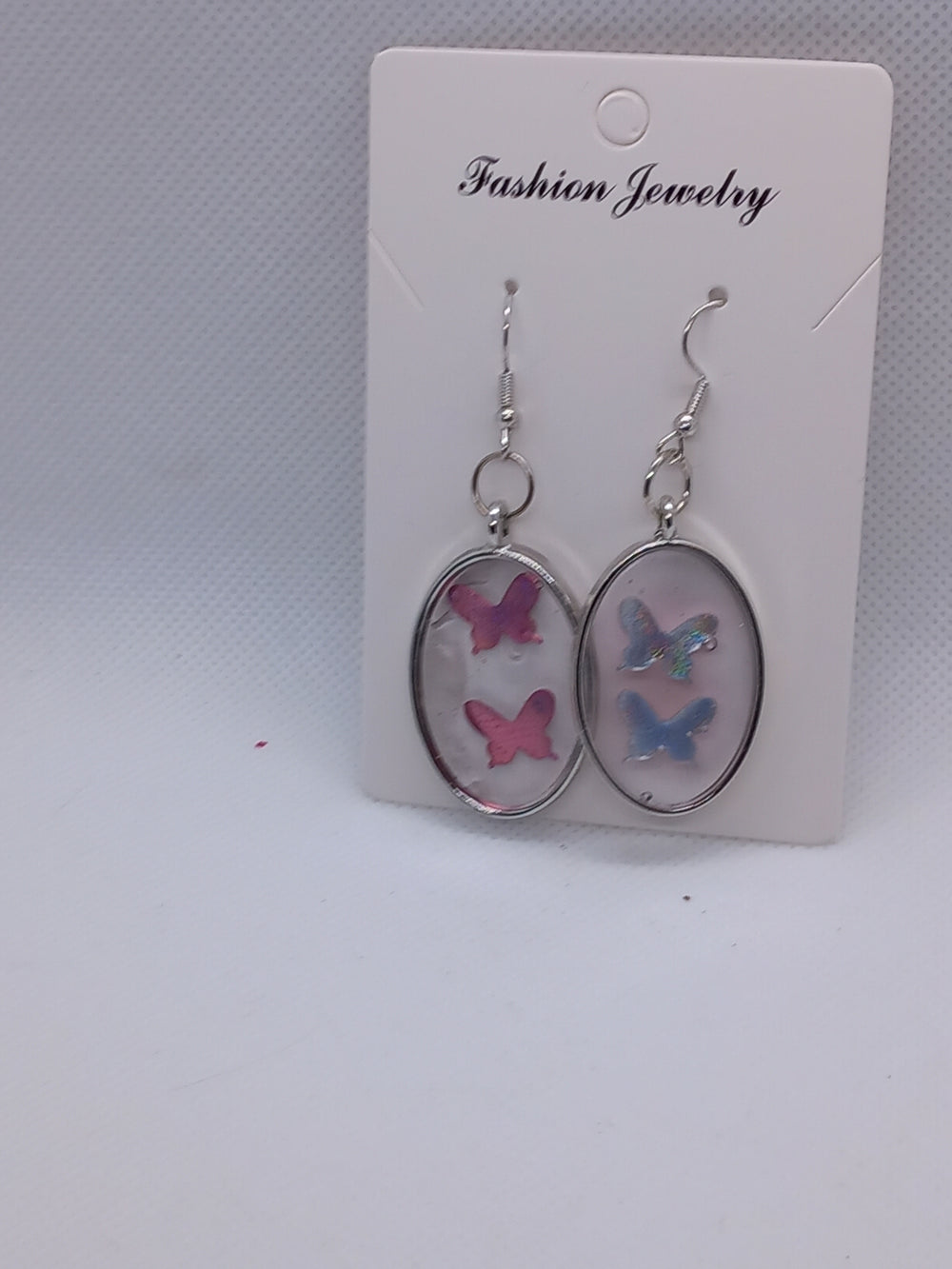 Boucles d'oreilles ovales papillons en résine