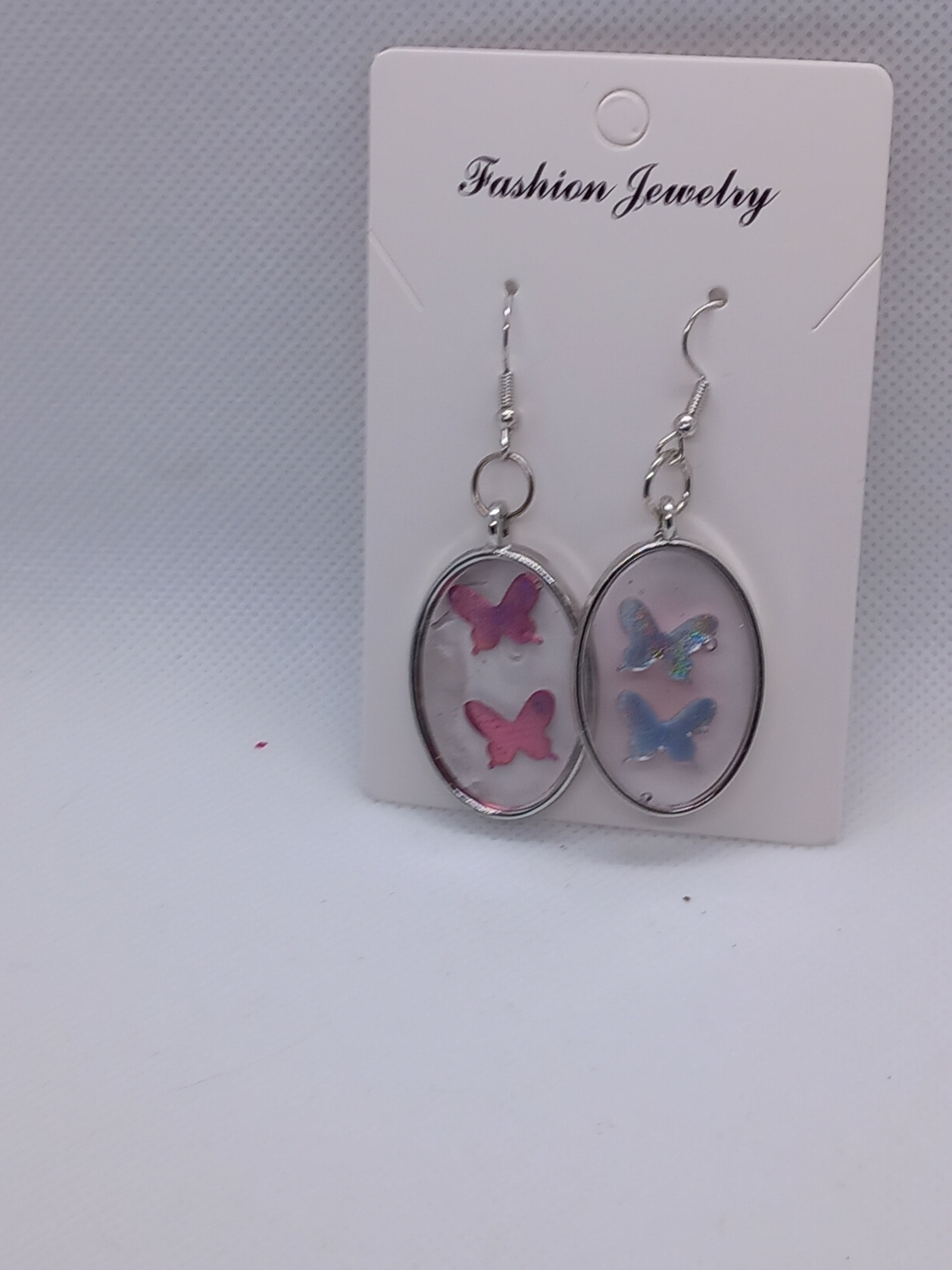 Boucles d'oreilles ovales papillons en résine