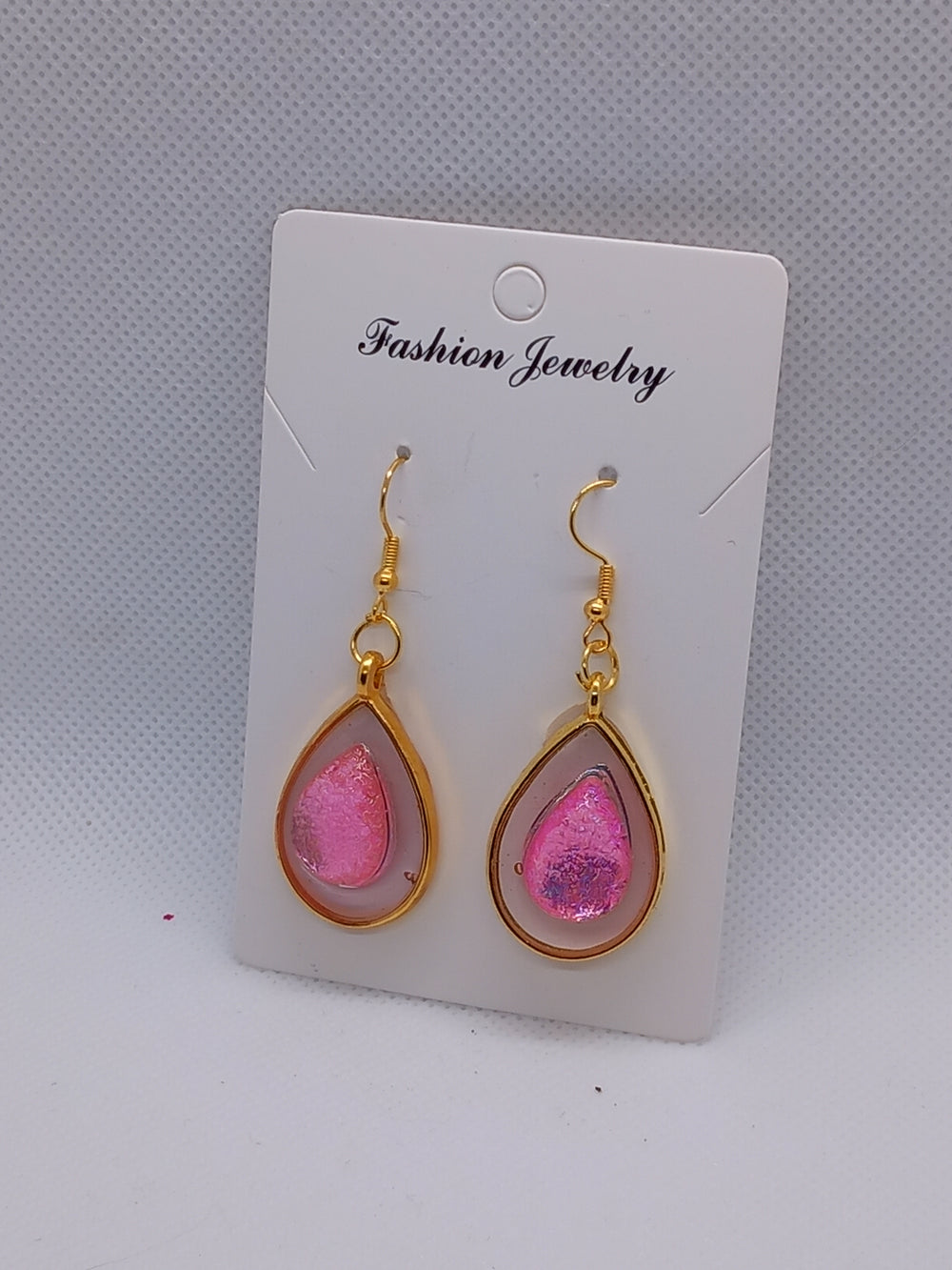 Boucles d'oreilles pendantes ovale résine époxy goutte rose plaquées or