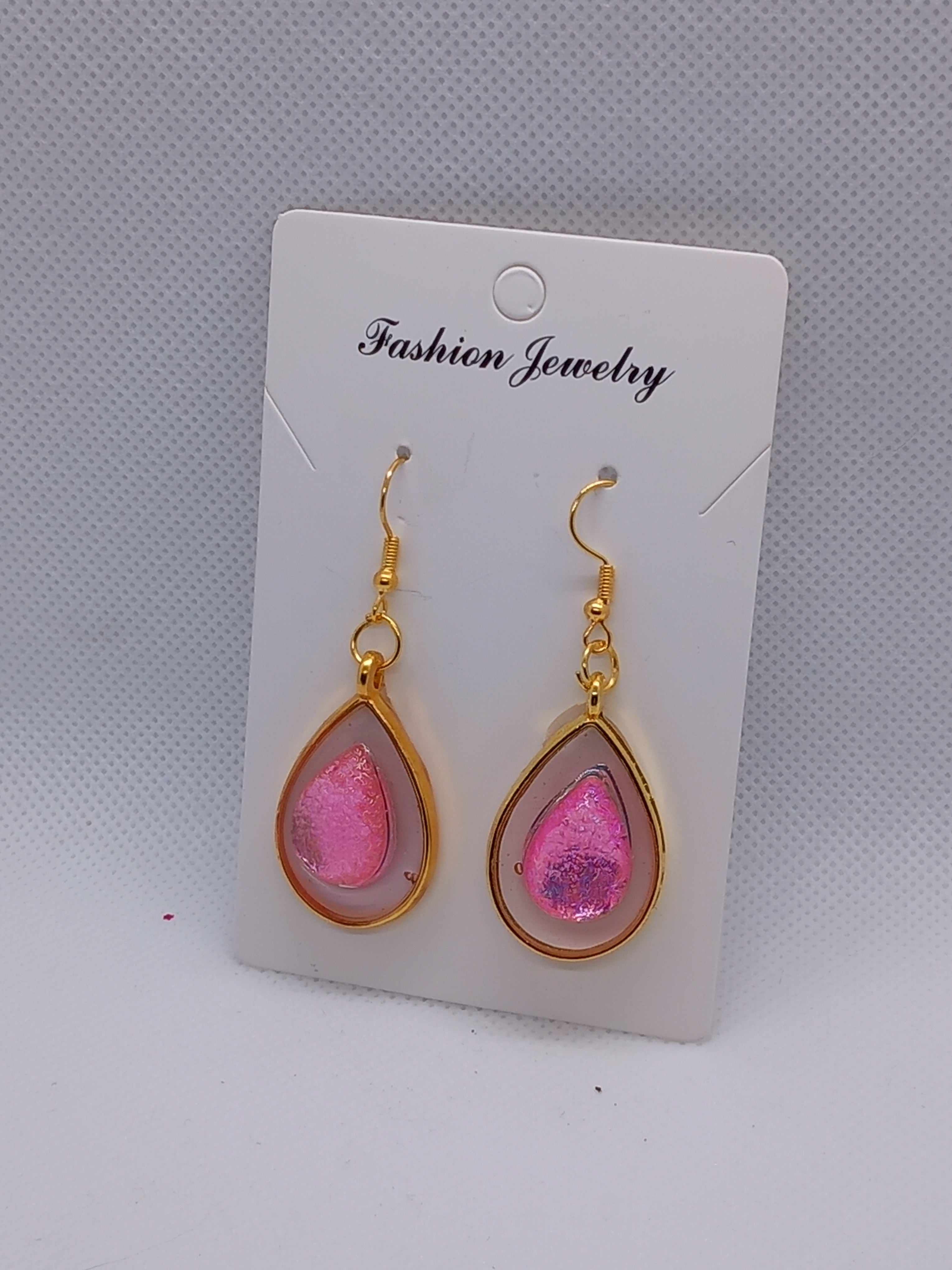 Boucles d'oreilles pendantes ovale résine époxy goutte rose plaquées or