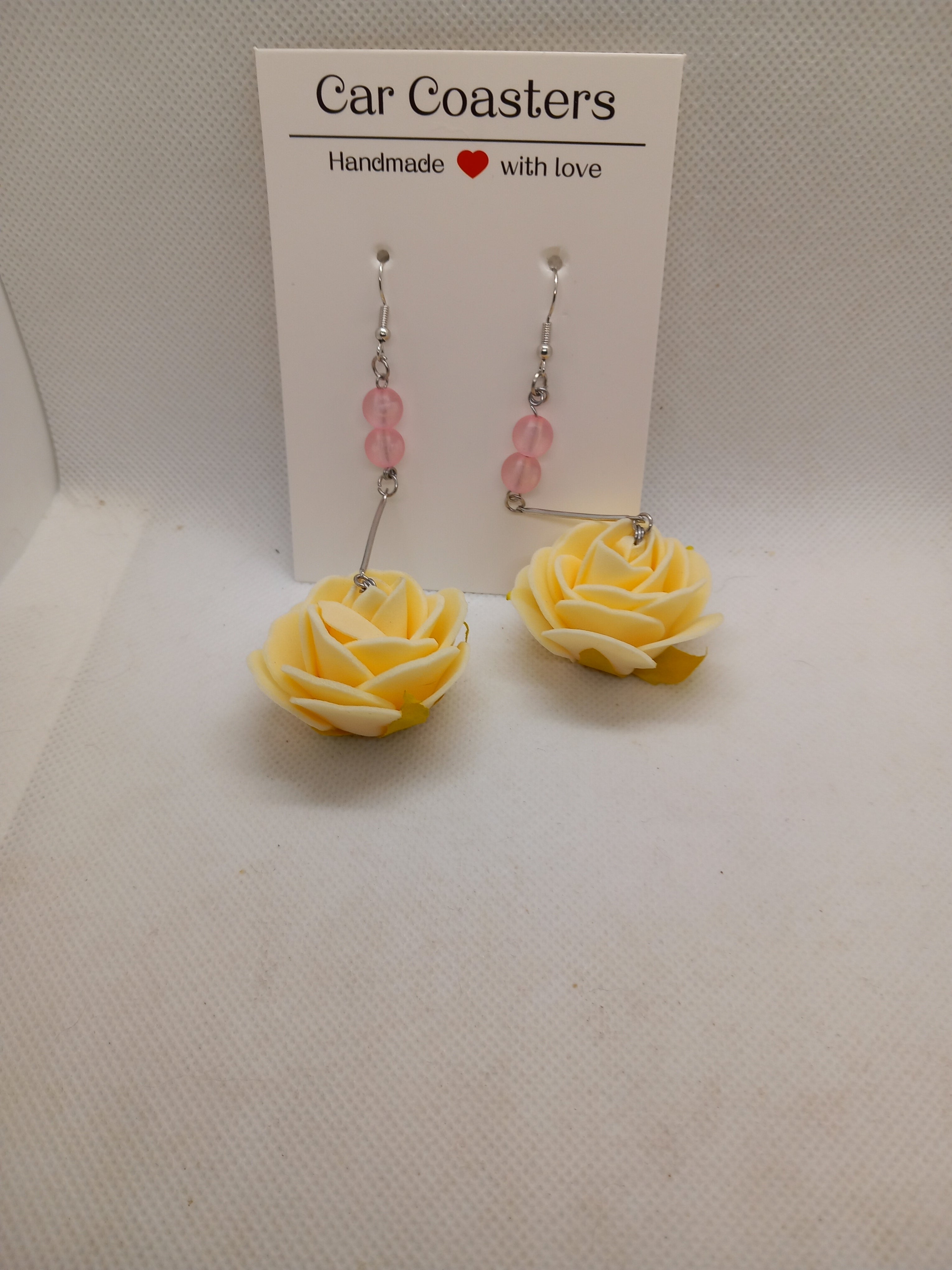 Boucles d'Oreilles Fleur Blanche Perles - Design Délicat