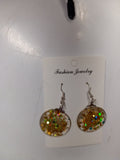 Boucles d'oreilles créoles argentées résine époxy avec paillettes