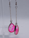 Boucles d'oreilles pendantes longues carré argenté résine époxy bleu et violet