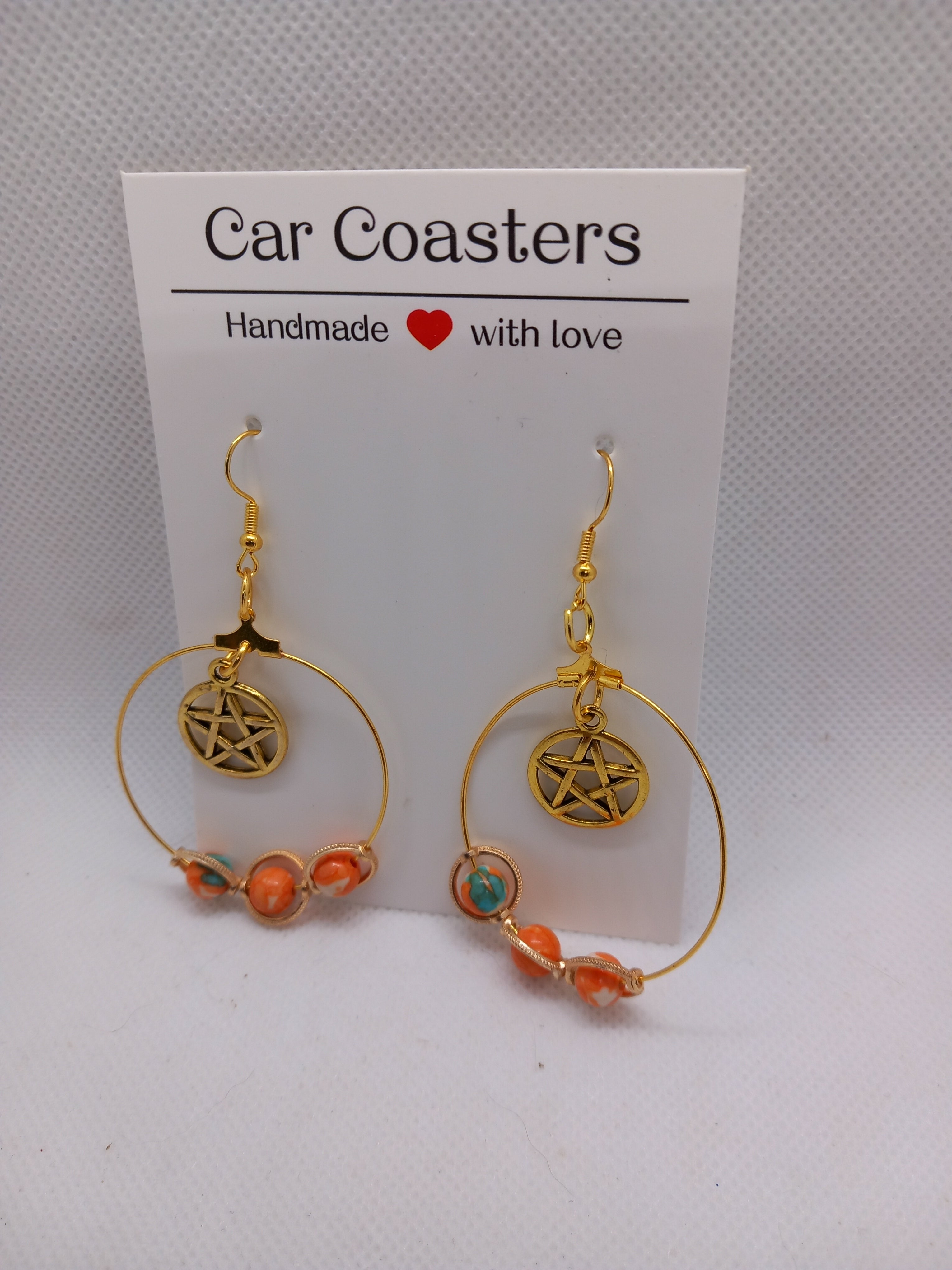 Boucles d'oreilles pendantes plaquées or perles naturelles et pentagramme
