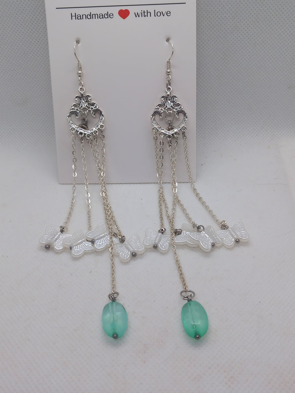 Boucles d'oreilles pendantes métal argenté et perles nacrées