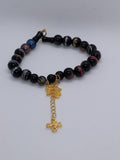 Bracelet en perles noires avec charm Hamsa doré